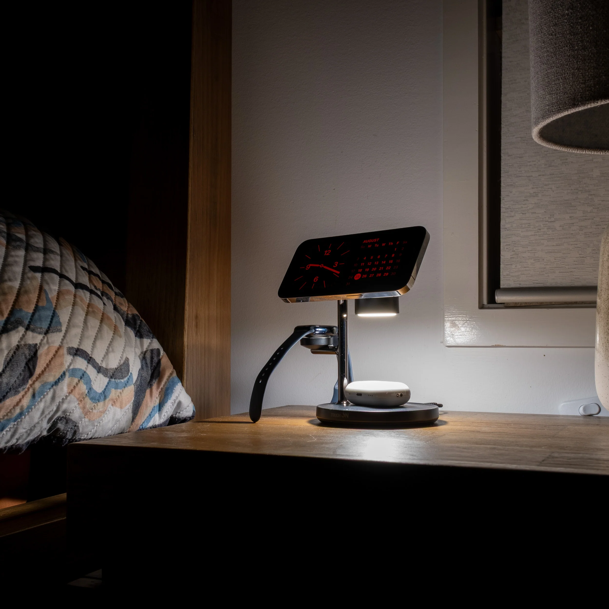 Tough On MagMore QI2 4-in-1 Wireless Charger - Image 9